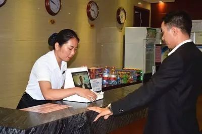 郑州华筵商务酒店岗位技能大赛圆满落幕，人脸身份证识别实操成亮点