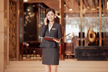 酒店大堂经理如何运用手机提升酒店管理效率