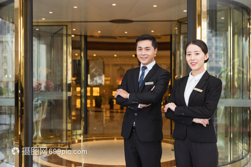 酒店管理服务人员的专业接待形象